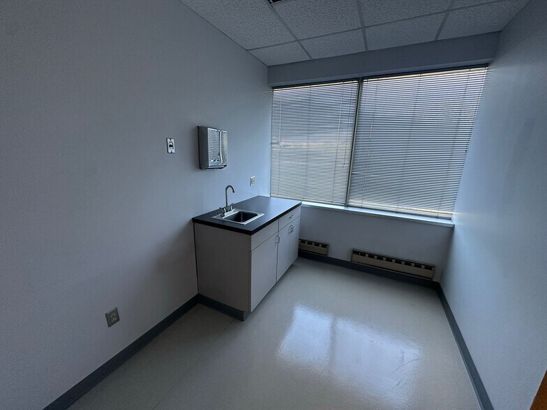 More Photos Of 2 Lincoln Hwy, Edison Medical For Sale