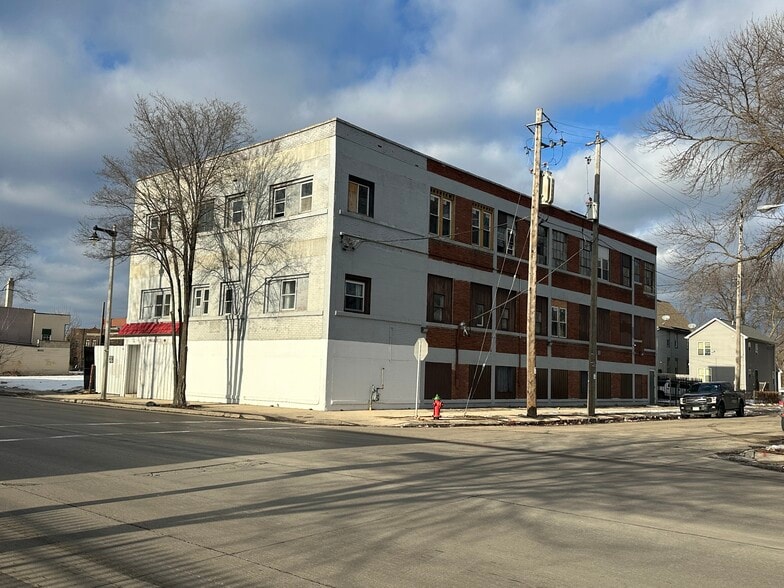 Primary Photo Of 2600-2604 W Fond Du Lac Ave, Milwaukee Manufacturing For Sale