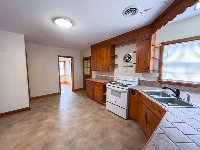 More Photos Of 1001 E Lynchburg Salem Tpke, Bedford Office For Sale