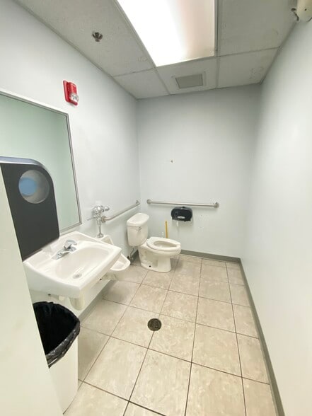 More Photos Of 21600 Miles Rd, North Randall Flex For Lease