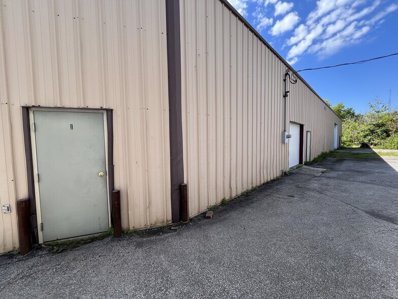 More Photos Of 905 Farnsworth Rd, Waterville Flex For Sale