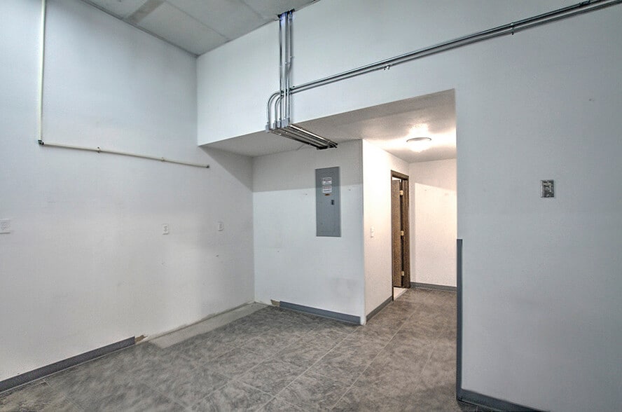 More Photos Of 225 West St, Evanston Light Manufacturing For Sale