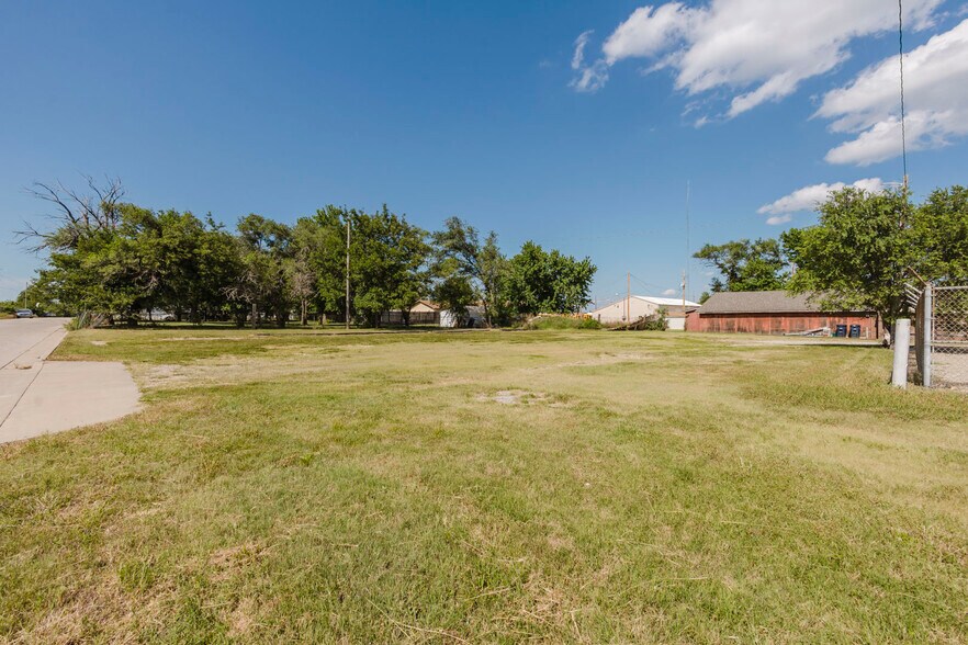 More Photos Of 1610 W 6th Ave, El Dorado General Retail For Sale