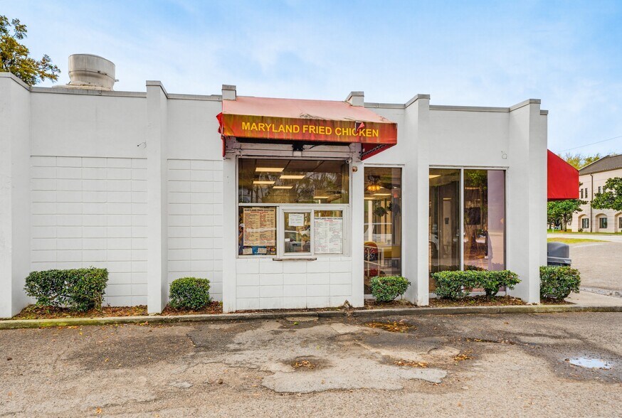 More Photos Of 111 Ribaut Rd, Beaufort General Retail For Sale