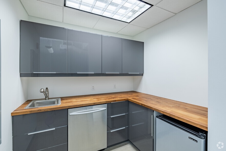 More Photos Of 1680 Meridian Ave, Miami Beach Office For Lease