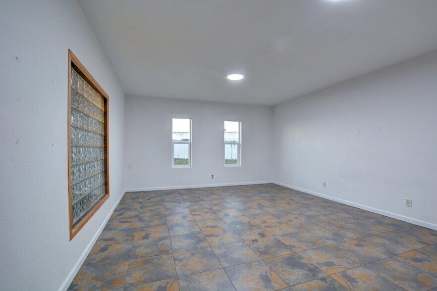 More Photos Of 6804 Agate Rd, White City Flex For Sale