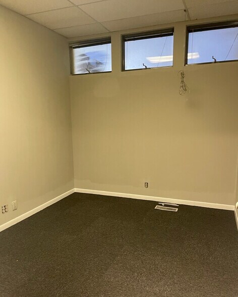 More Photos Of 5907 Highgrove Rd, Grandview Office For Lease