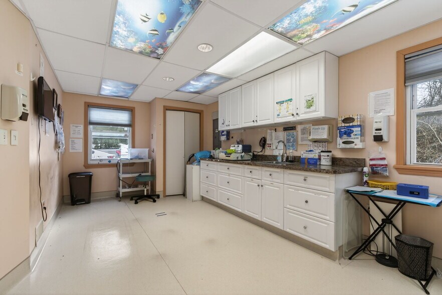 More Photos Of 301 Hurley Ave, Kingston Office For Sale