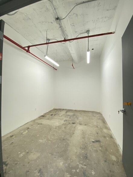 More Photos Of 901 E 31st St, Los Angeles Manufacturing For Lease
