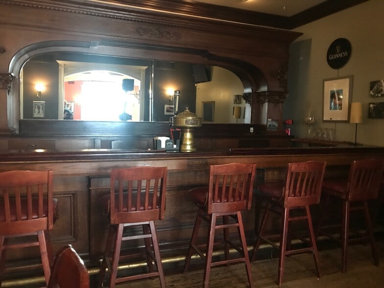 More Photos Of 2651 W Jefferson, Trenton Restaurant For Lease