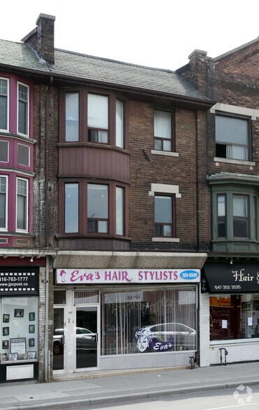 More Photos Of 3085 Dundas St, Toronto Storefront Retail Residential For Lease