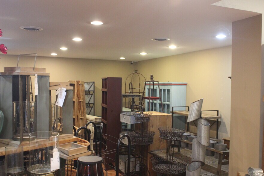 More Photos Of 80920 County Road 46, Hayward Showroom For Sale