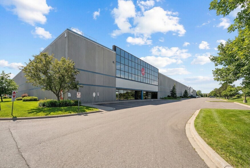 More Photos Of 200 Chrysler Dr, Brampton Warehouse For Lease