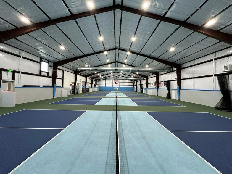 More Photos Of 18952 Freeport Dr, Montgomery Industrial For Sale