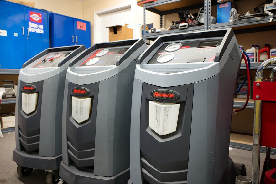 More Photos Of 5220 Interstate Highway 35 S, San Antonio Industrial For Sale