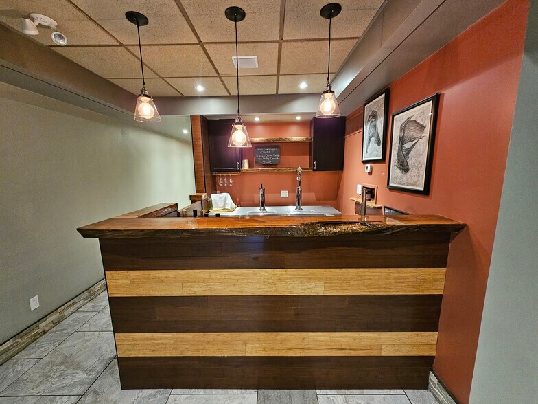 More Photos Of 3313 30 Av, Vernon Restaurant For Sale
