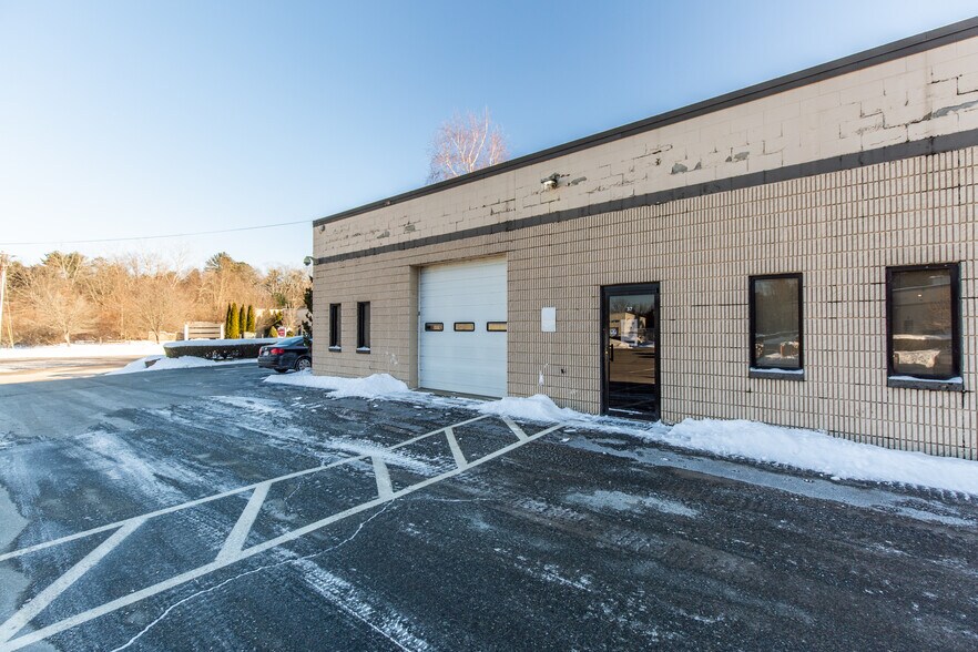 More Photos Of 37 Lark Industrial Pky, Greenville Warehouse For Sale