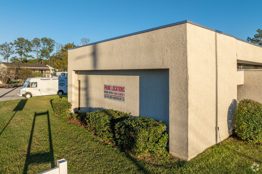 More Photos Of 5730 University Blvd W, Jacksonville Restaurant For Lease