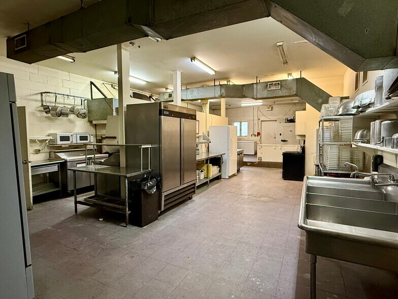 More Photos Of 33 N Washington St, Berkeley Springs Restaurant For Sale