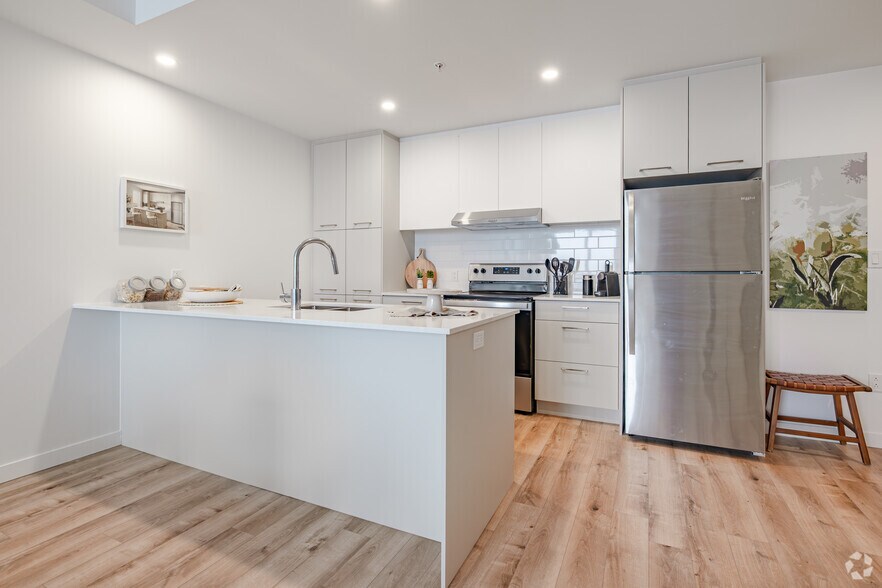 More Photos Of 300 Pl Charles-Le Moyne, Longueuil Apartments For Lease