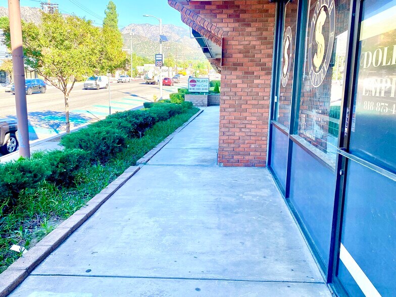 More Photos Of 7902-7912 Foothill Blvd, Sunland Freestanding For Lease