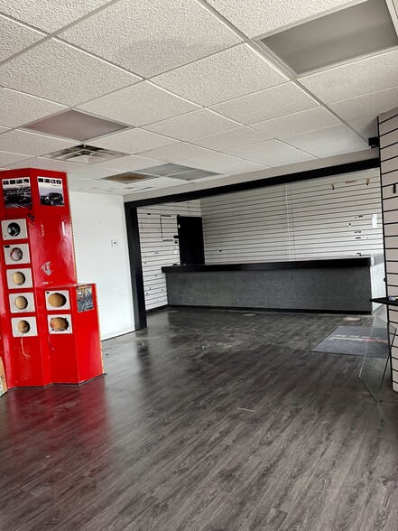 More Photos Of 17007-17009 Hawthorne Blvd, Lawndale Storefront Retail Office For Sale