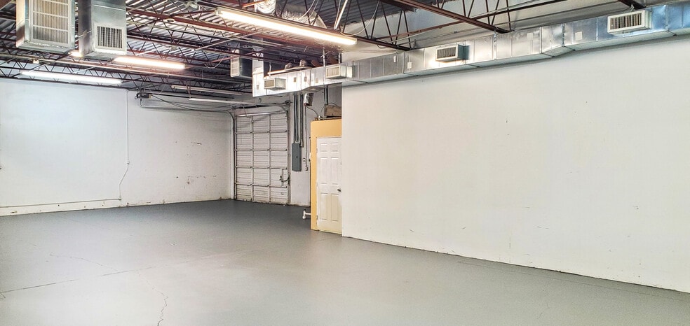 More Photos Of 5110-5124 S 95th Ave, Tulsa Light Distribution For Lease