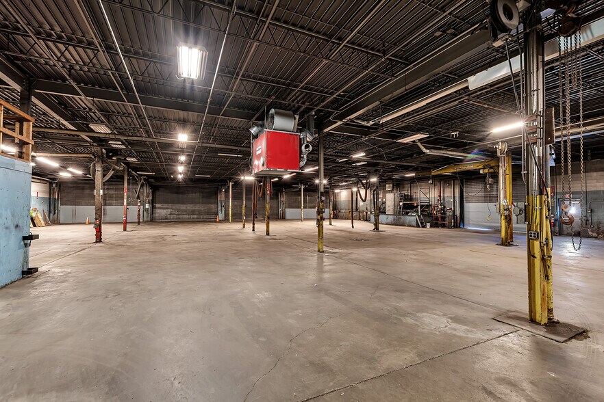 More Photos Of 271 Dingens St, Buffalo Warehouse For Lease