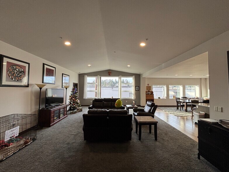 More Photos Of 3727 McDougall Ave, Everett Flex For Lease