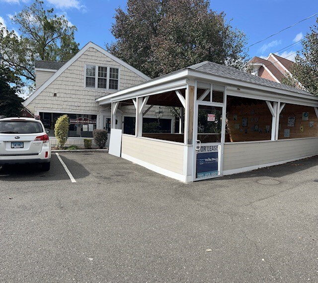 More Photos Of 51 Whitfield St, Guilford Storefront Retail Residential For Lease