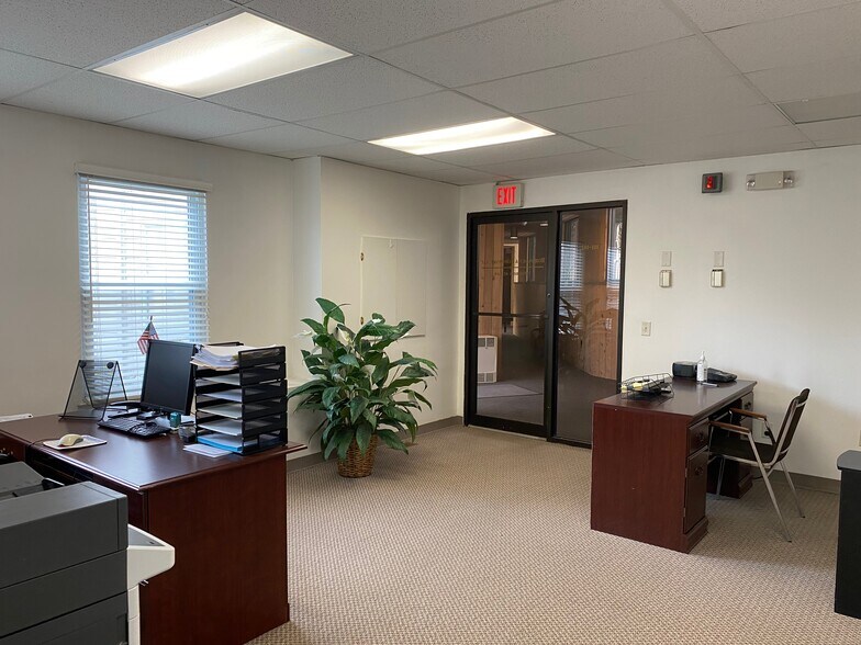 More Photos Of 59 Avenue at the Commons, Shrewsbury Medical For Lease