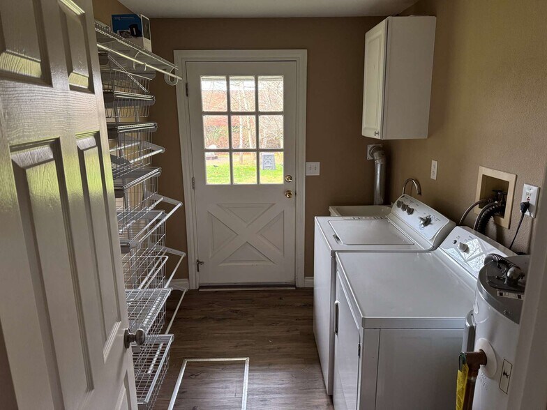 More Photos Of 7060 SW Beveland Rd, Portland Office For Sale