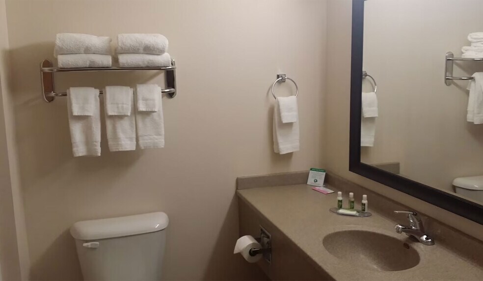 More Photos Of 211 W Main St, Parkers Prairie Hotel For Sale