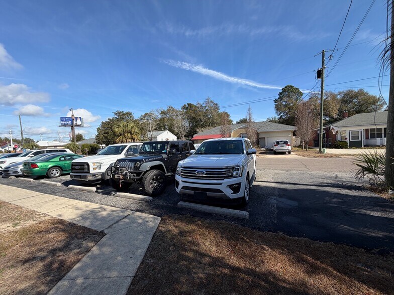 More Photos Of 120 S John Sims Pky, Valparaiso Medical For Lease