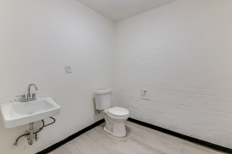 More Photos Of 2023-2043 S Santa Fe Ave, Los Angeles Unknown For Lease