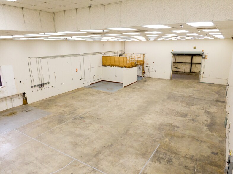 More Photos Of 4000 Memorial Pky SW, Huntsville Manufacturing For Lease