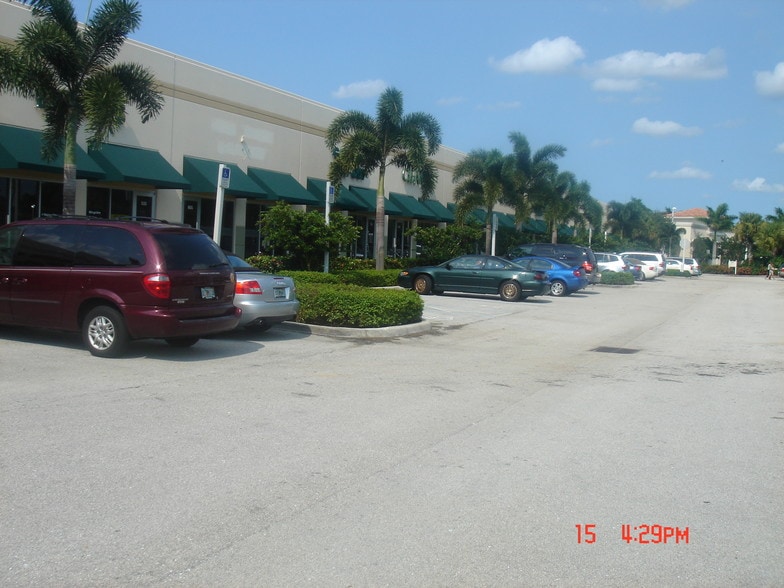 More Photos Of 2600 Glades Cir, Weston Storefront Retail Office For Lease