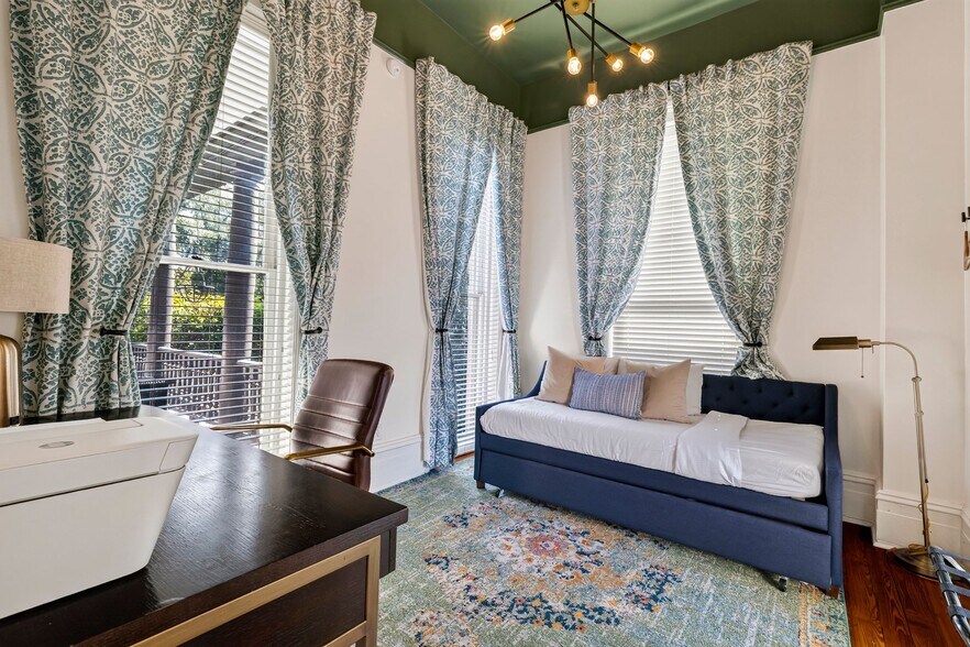 More Photos Of 17 W Park Ave, Savannah Office For Sale