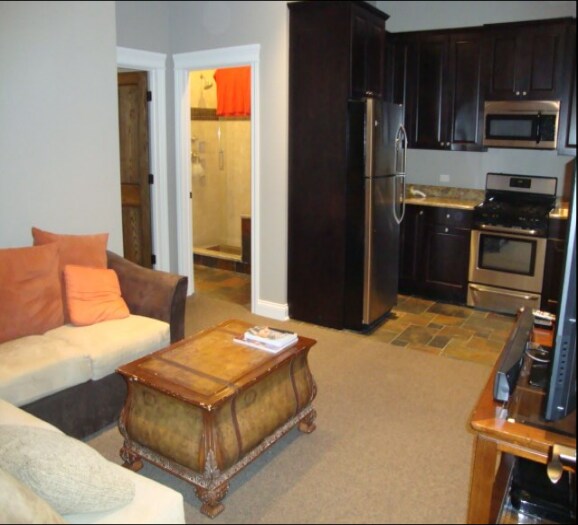 More Photos Of 501 Willow Blvd, Willow Springs Warehouse For Lease