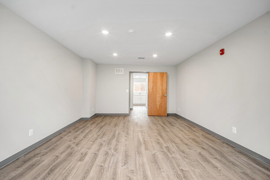 More Photos Of 2168 Bennett Rd, Philadelphia Warehouse For Lease