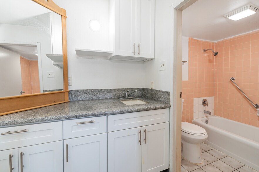 More Photos Of 2700 White Ln, Bakersfield Apartments For Sale