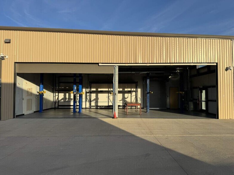 More Photos Of 3000 Airport Dr, Erie Flex For Sale