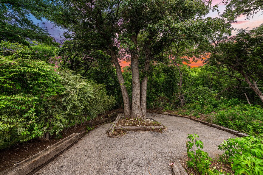 More Photos Of The Enclave, Waco Land For Sale