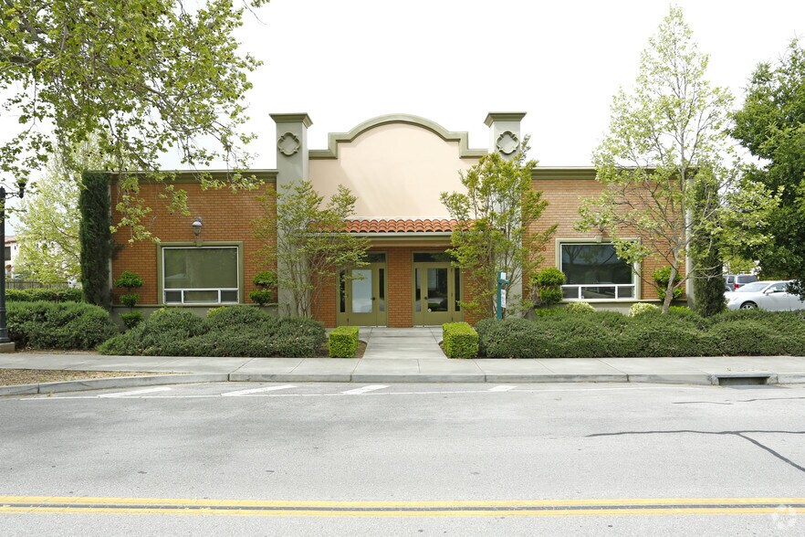 Primary Photo Of 7090 Atascadero Ave, Atascadero Medical For Sale