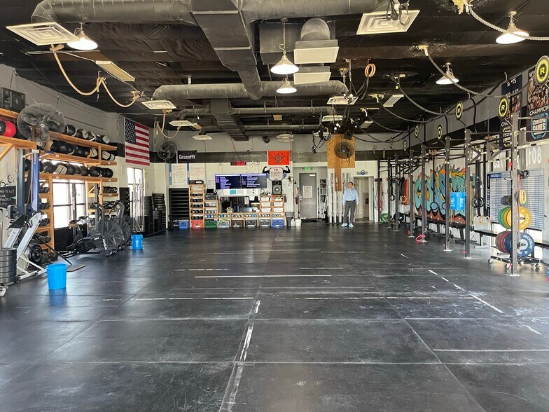 More Photos Of 25 N Hillcrest Dr, Saratoga Springs Storefront For Lease