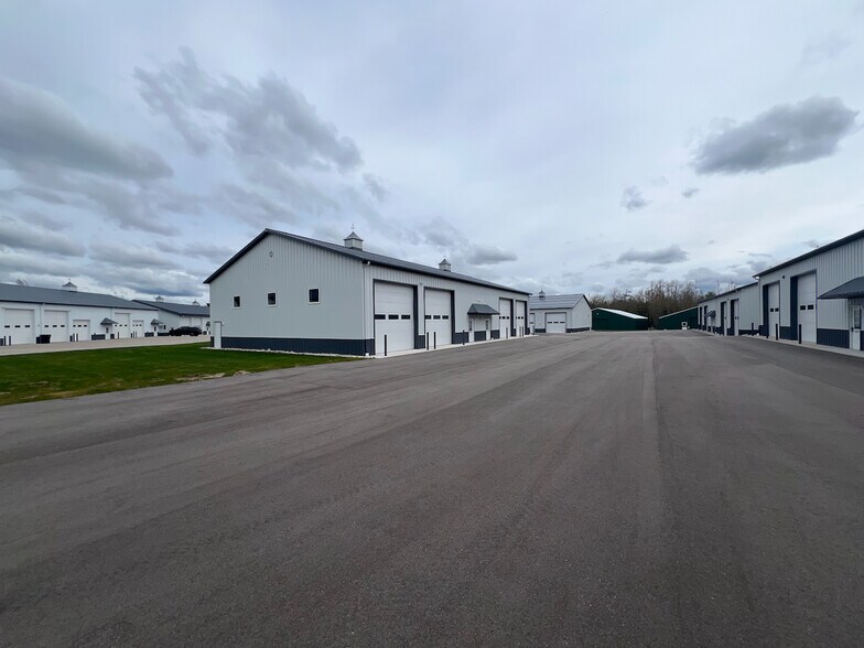 More Photos Of 8932 Moeller Dr, Harbor Springs Specialty For Sale