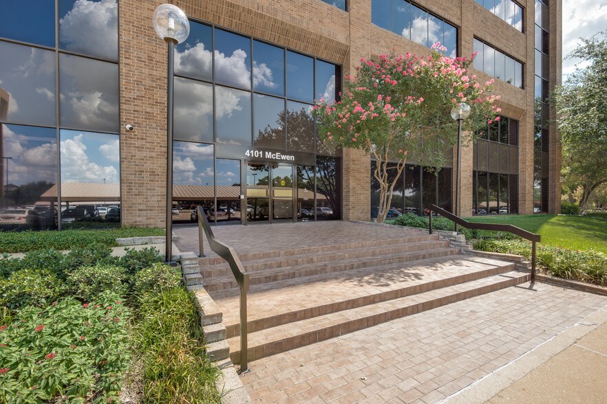 More Photos Of 4101 McEwen Rd, Dallas Office For Lease