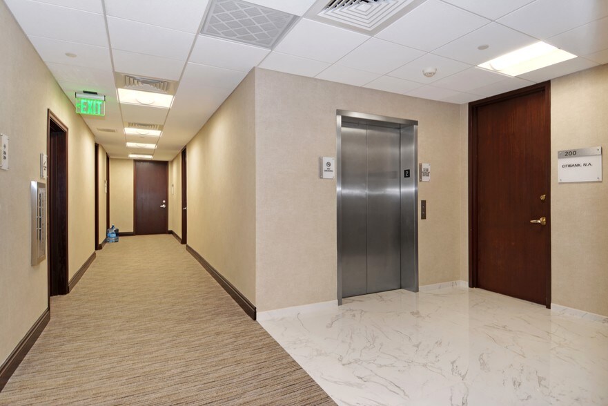 More Photos Of 400 Royal Palm Way, Palm Beach Office For Lease