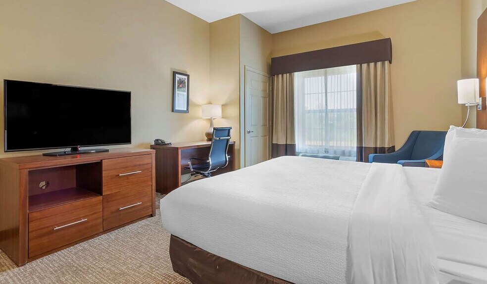 More Photos Of 320 Highway 146 N, Texas City Hotel For Sale