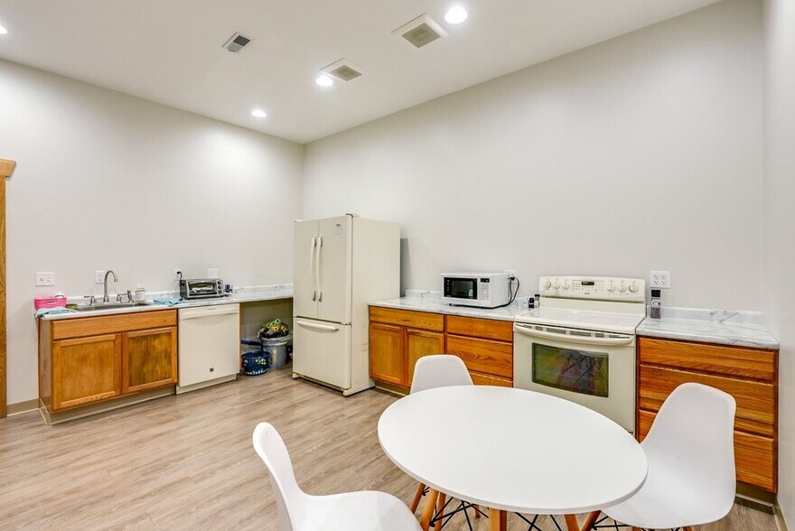 More Photos Of 2149 Wadsworth Rd, Norton Office For Sale
